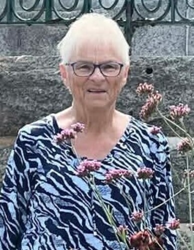 Medium leola lavigne3