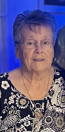 Medium claudette roy